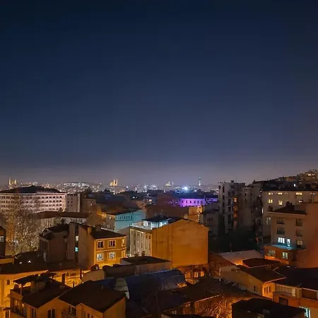 Апартаменты Guestport No 4 Luxury Suite, Galata Tower View, Balcony, 2 Bathrooms