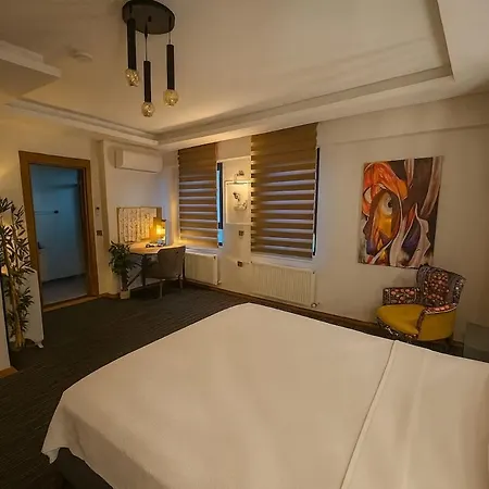 Guestport No 4 Luxury Suite, Galata Tower View, Balcony, 2 Bathrooms *