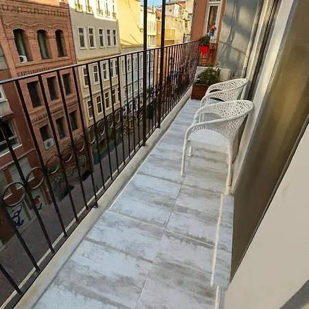 Guestport No 4 Luxury Suite, Galata Tower View, Balcony, 2 Bathrooms איסטמבול